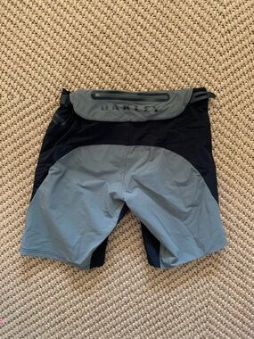 Oakley Men’s Black & Gray Athletic Performance Shorts